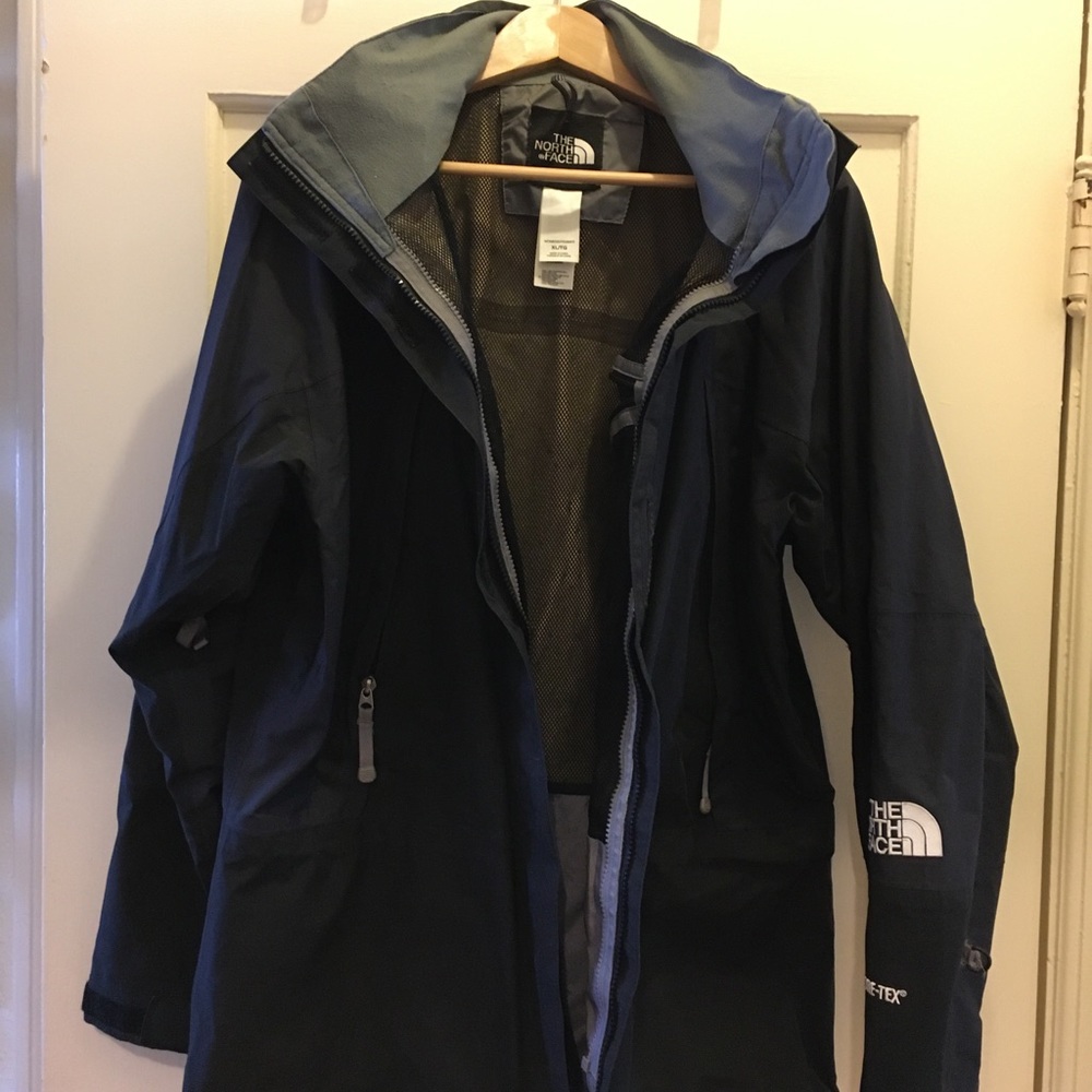 Women’s Black Gore-Tex Hooded Jacket XL
